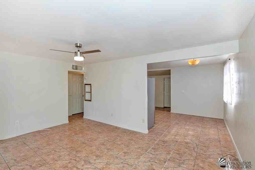 2743 S Mesa Ave - Photo 5 of 21