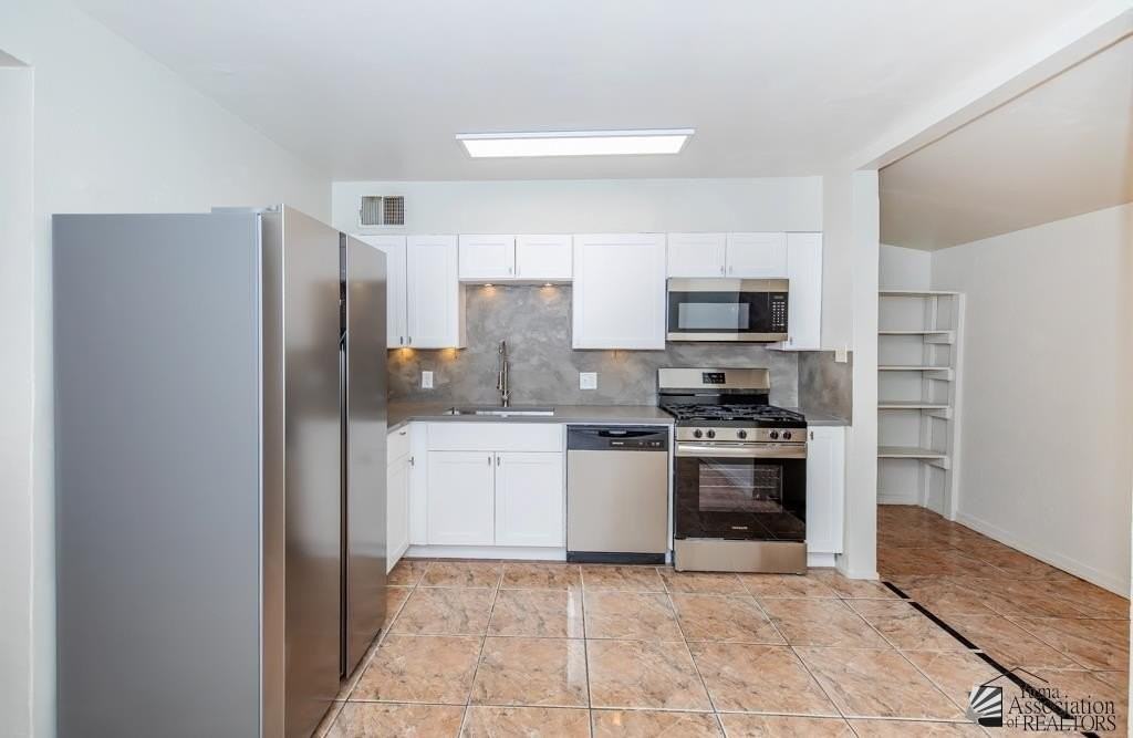 2743 S Mesa Ave - Photo 6 of 21