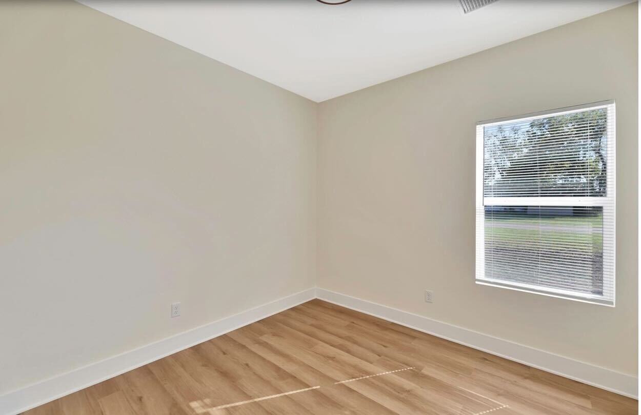 16824 W Kashmir St - Photo 5 of 15