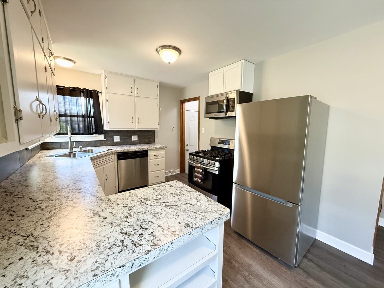 2720 26th Ave - Photo 4 of 24