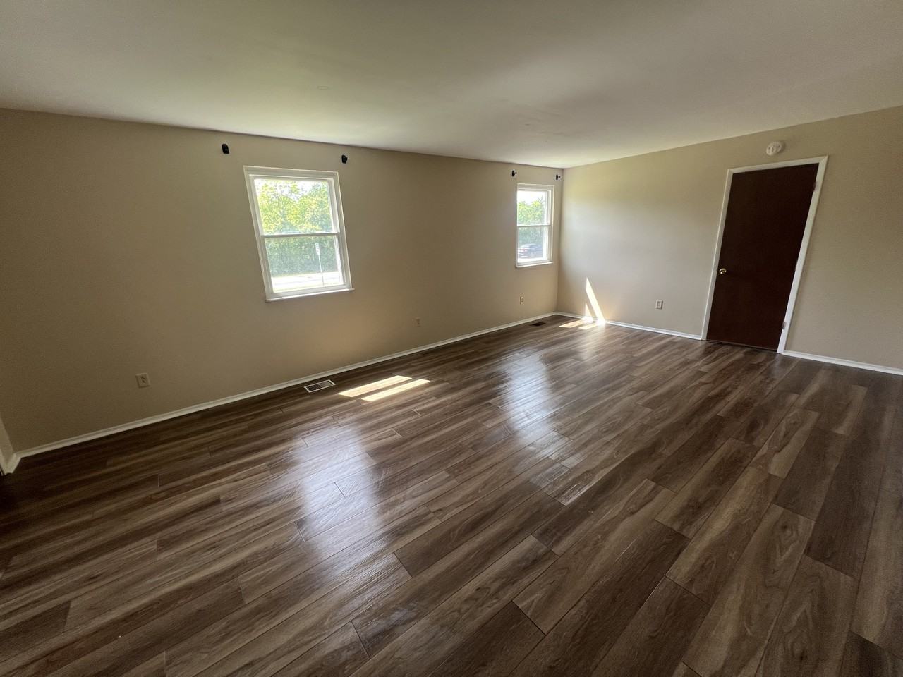1885 Westbrook Rd - Photo 3 of 9