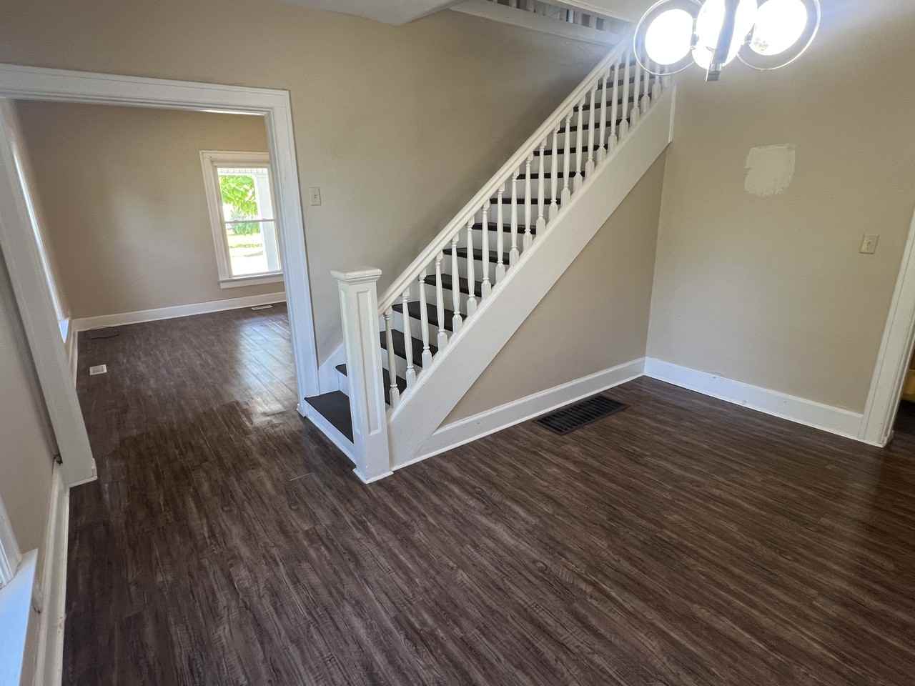 1885 Westbrook Rd - Photo 5 of 9