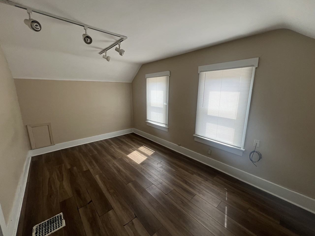 1885 Westbrook Rd - Photo 7 of 9