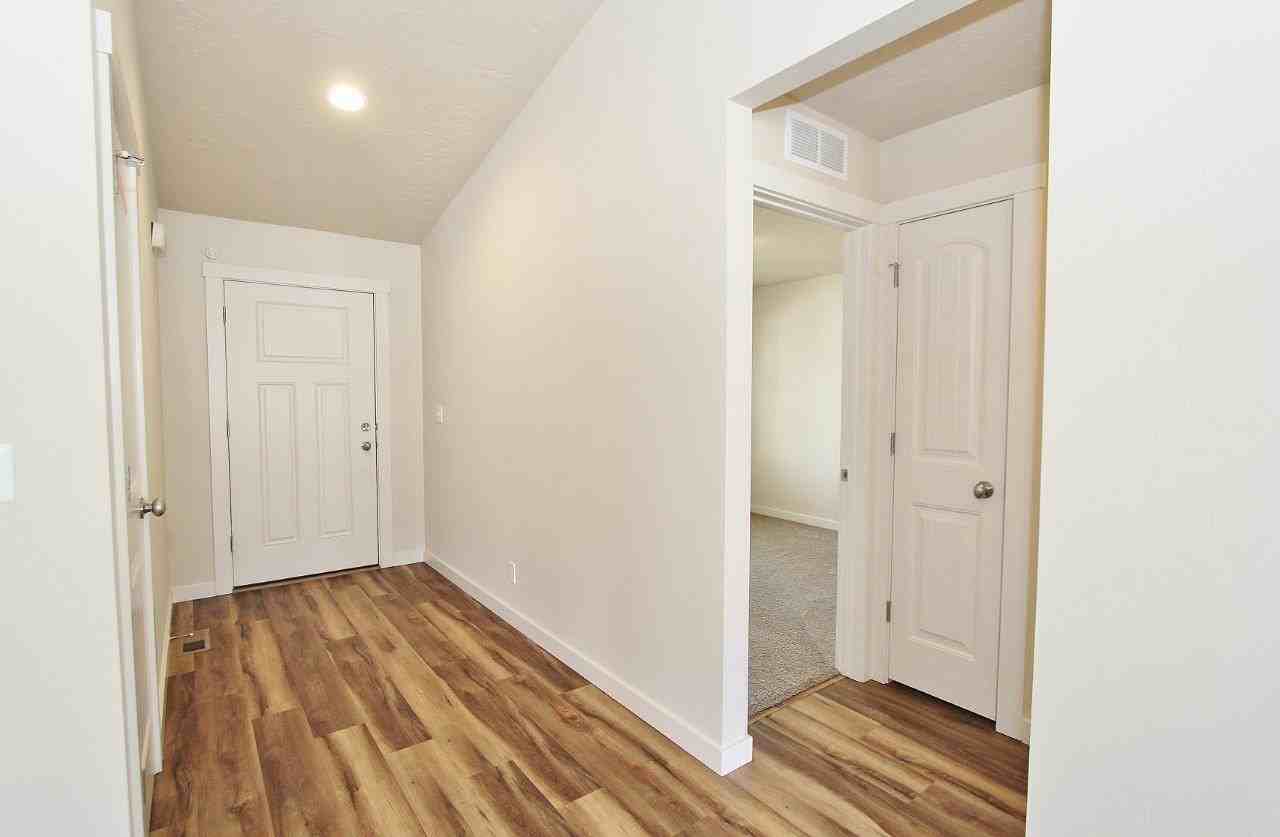 4044 Queen Anne Dr - Photo 2 of 28
