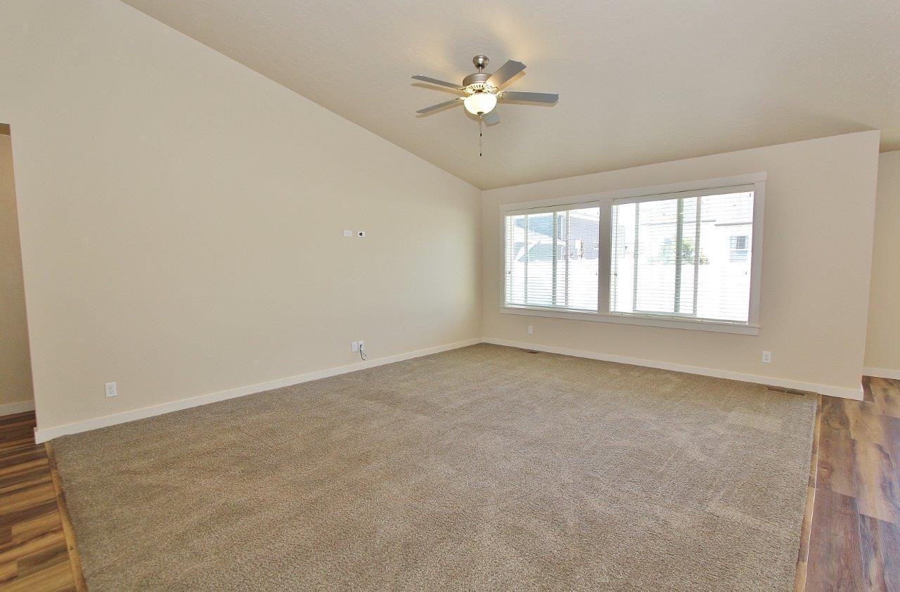 4044 Queen Anne Dr - Photo 4 of 28