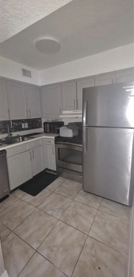 746 Wyman Ct - Photo 4 of 11