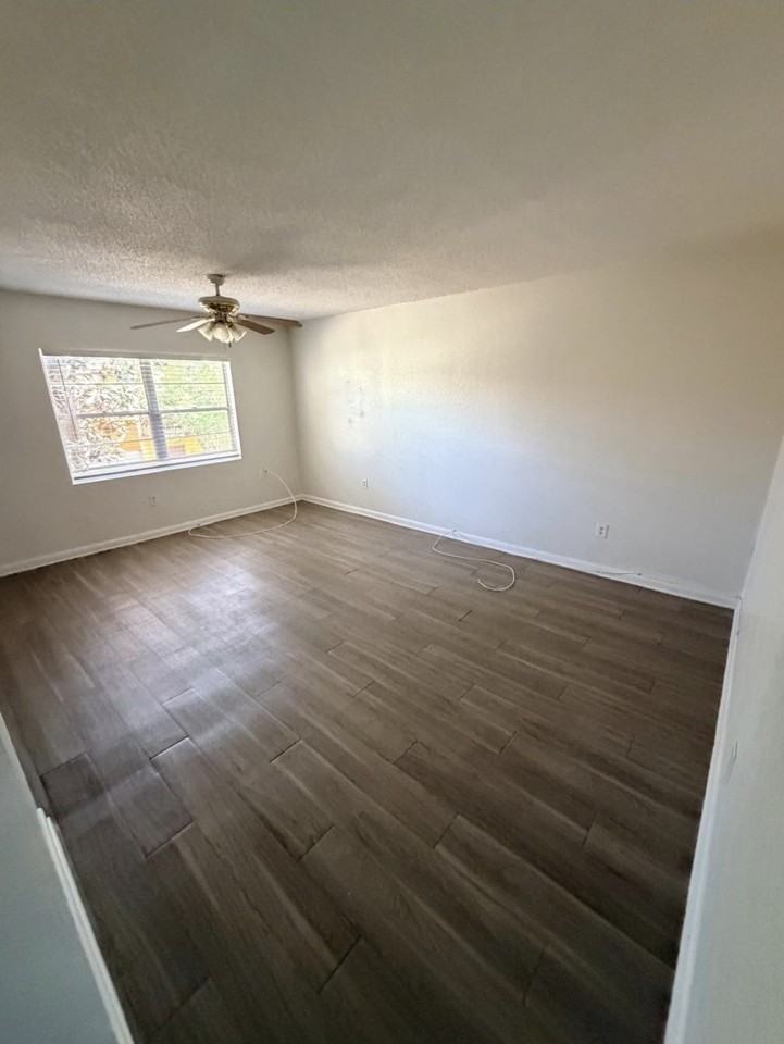746 Wyman Ct - Photo 5 of 11