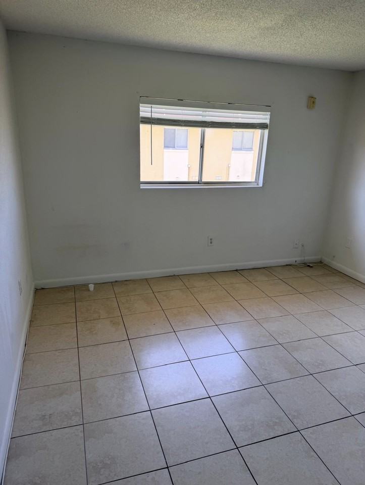 746 Wyman Ct - Photo 7 of 11