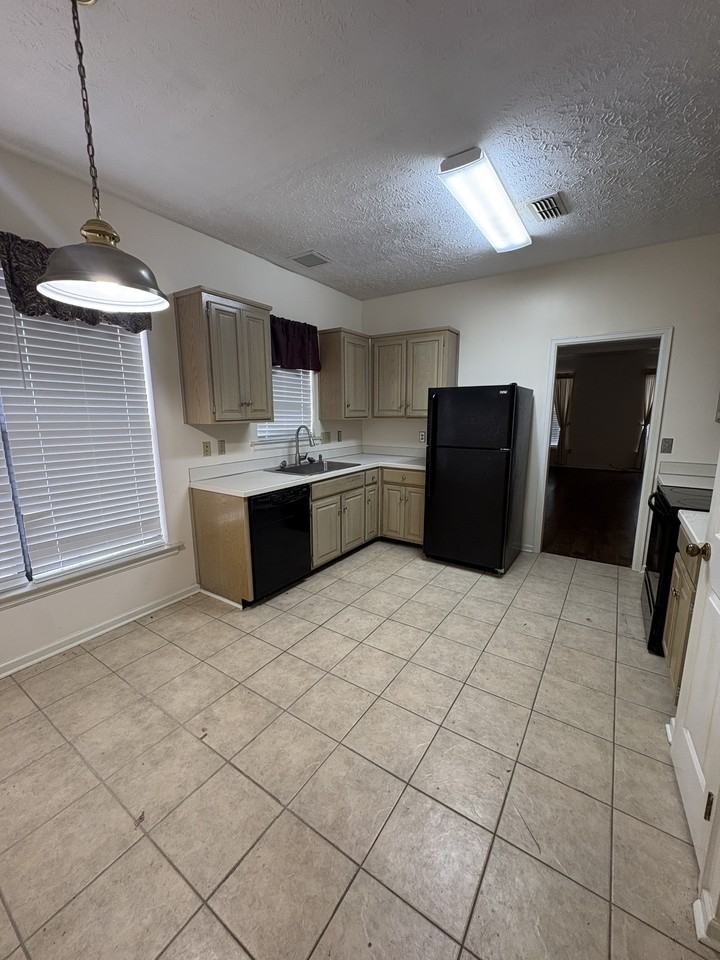 2041 Station Ct - Photo 4 of 11