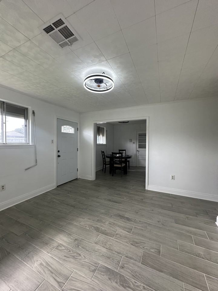 1752 Diane Dr - Photo 4 of 18