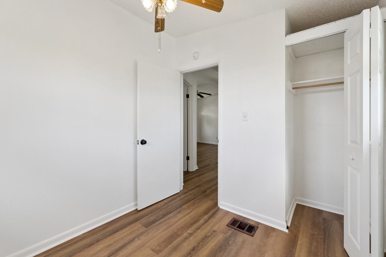 10543 117th Dr #1 - Photo 4 of 21