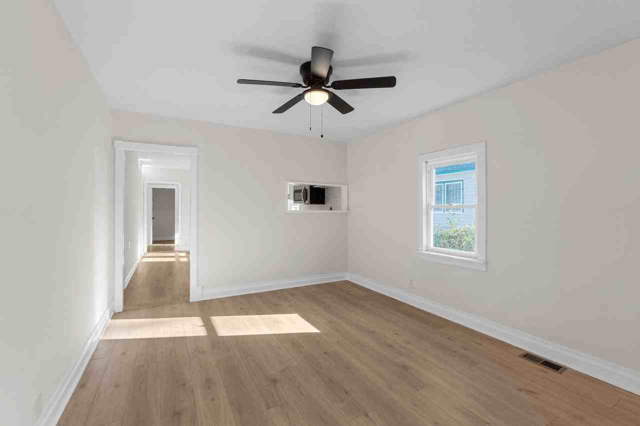2833 Hazel St - Photo 4 of 20