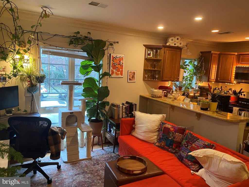 1219 Oronoco St ##201 - Photo 4 of 13