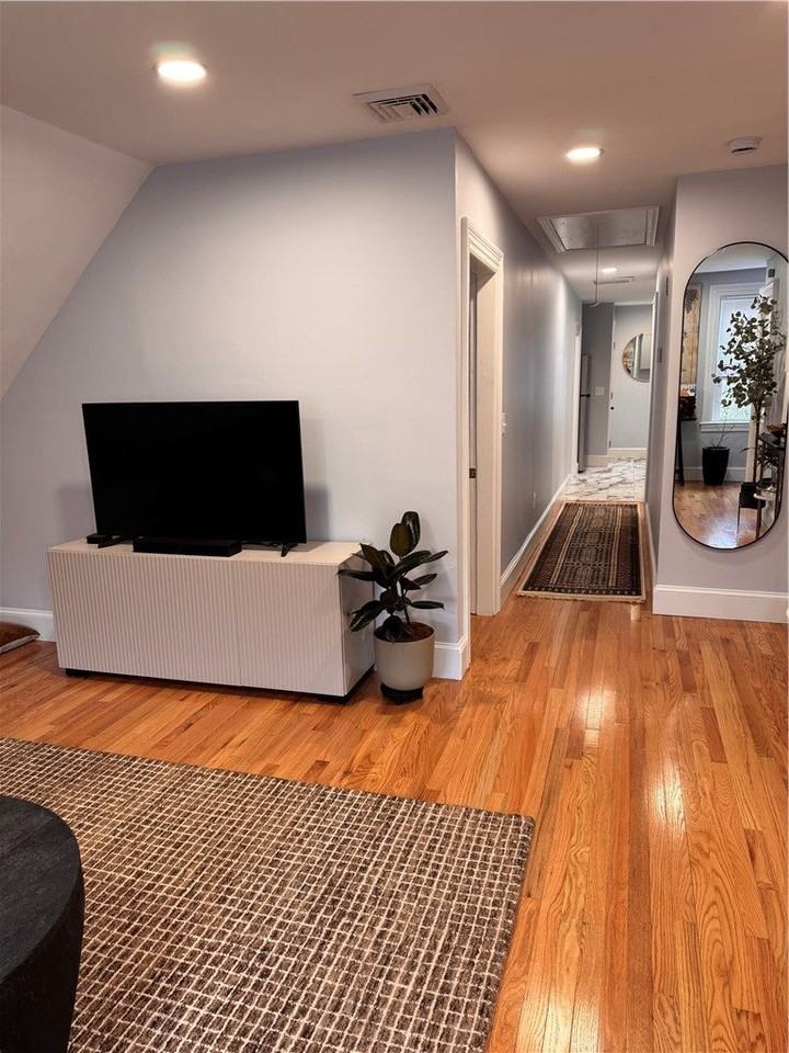 93 Chapin Ave - Photo 4 of 36
