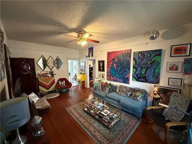902 Stewart Ct - Photo 2 of 10