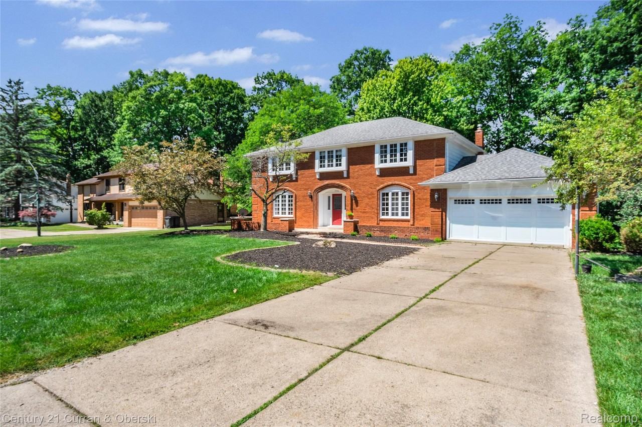 5994 Glen Eagles Dr - Photo 3 of 47