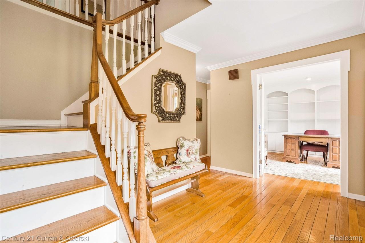 5994 Glen Eagles Dr - Photo 4 of 47
