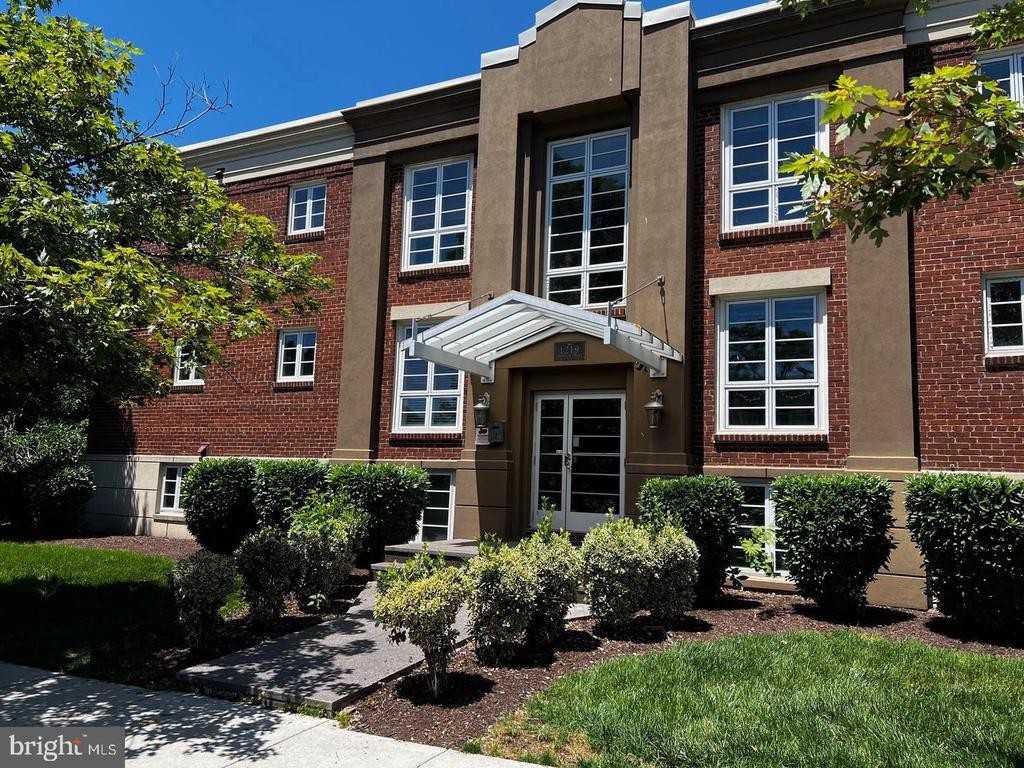 1219 Oronoco St ##102 - Photo 2 of 25