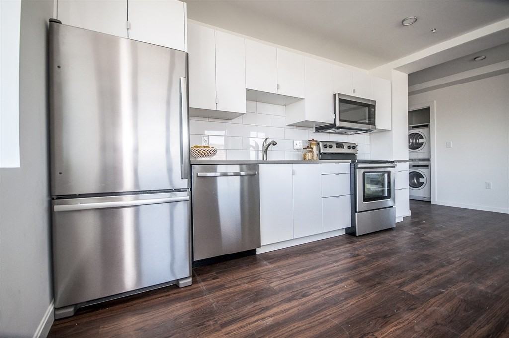 70 Parker Hill Ave - Photo 4 of 15