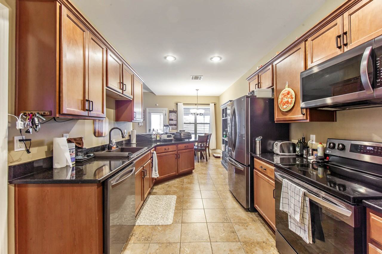 176 Laverne Dr - Photo 6 of 13