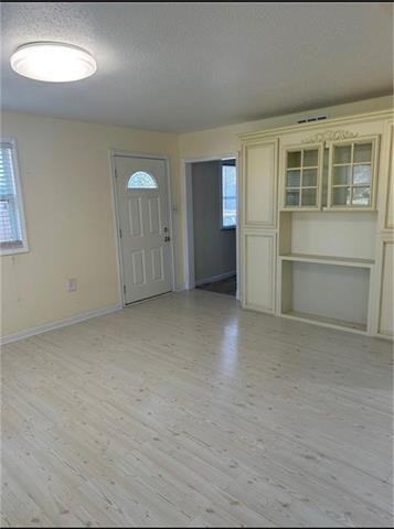 517 Diplomat St - Photo 2 of 20