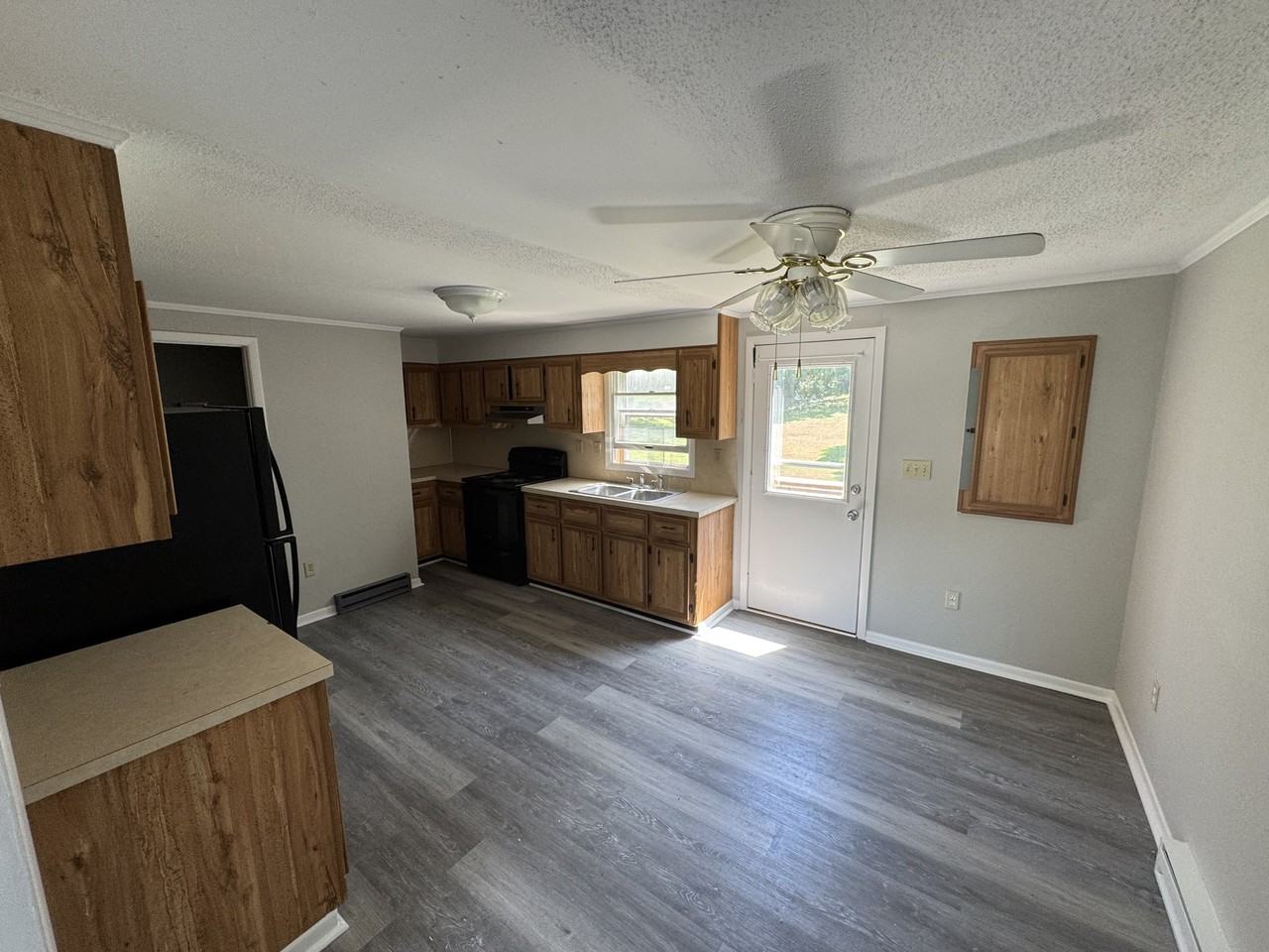 94 3rd St - Photo 4 of 8