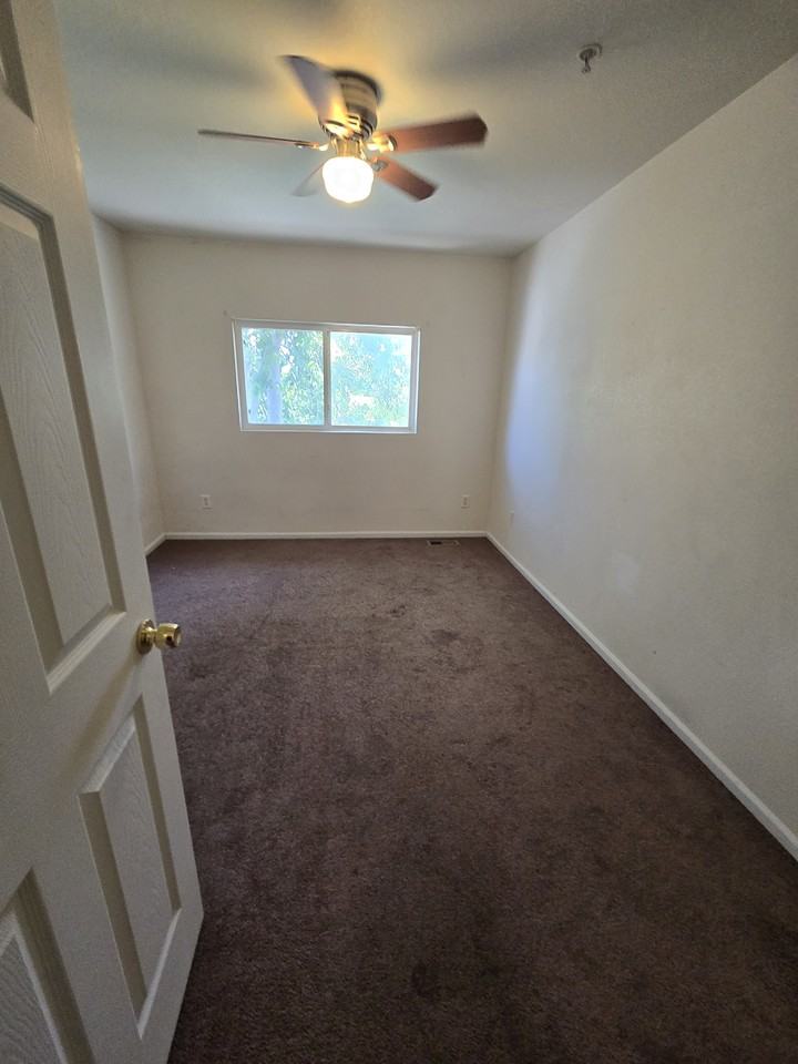 2702 Rigden Parkway E2 - 1 #1 - Photo 7 of 16