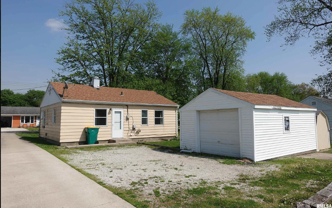 1118 Monroe St #1 - Photo 2 of 8
