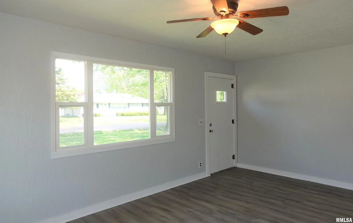 1118 Monroe St #1 - Photo 3 of 8