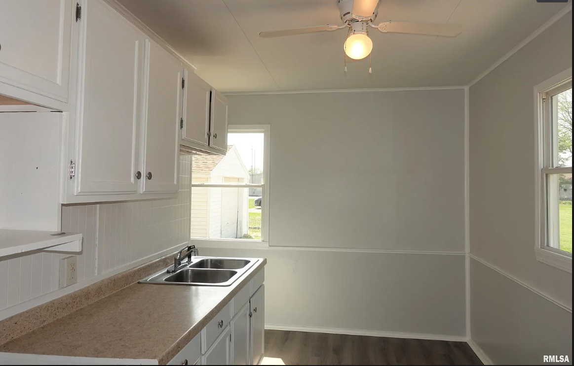 1118 Monroe St #1 - Photo 5 of 8