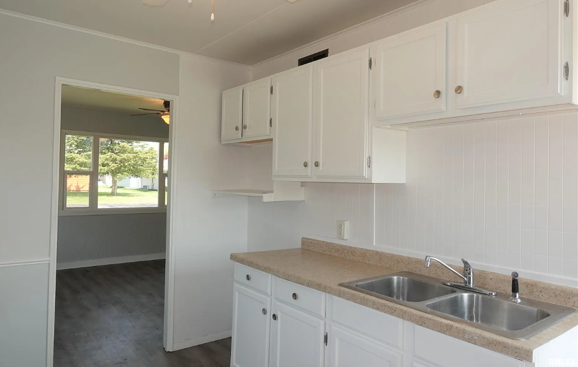 1118 Monroe St #1 - Photo 6 of 8
