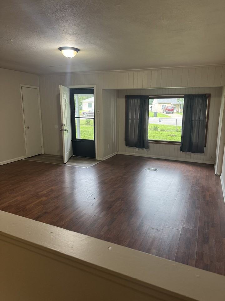 3502 Sw Kirklawn Ave #1 - Photo 2 of 10