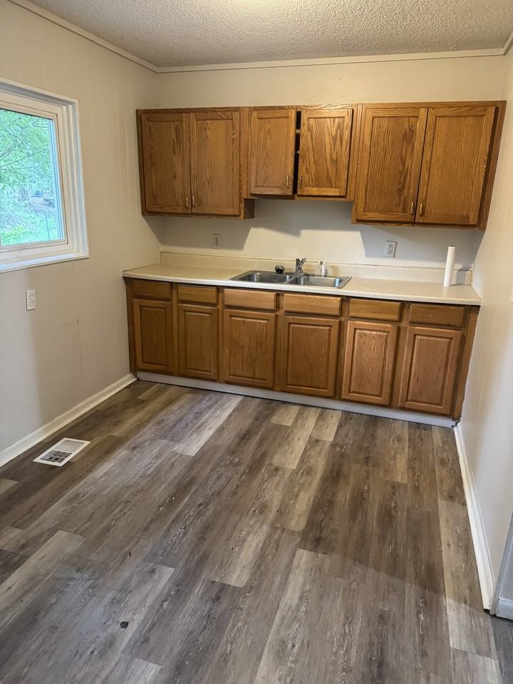 3502 Sw Kirklawn Ave #1 - Photo 5 of 10