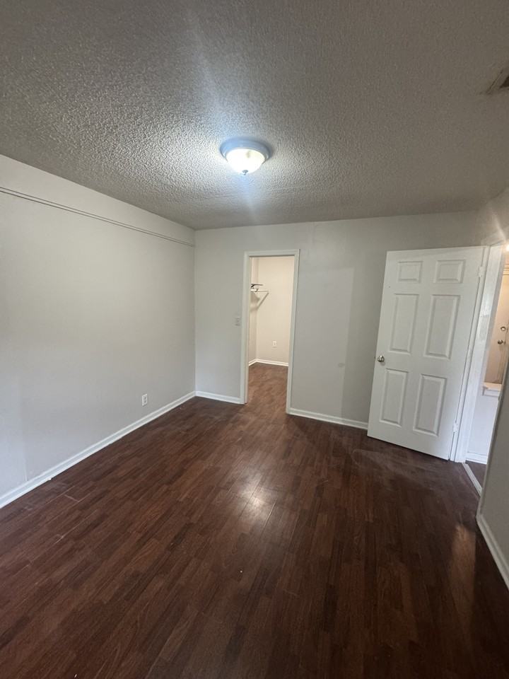 3502 Sw Kirklawn Ave #1 - Photo 7 of 10