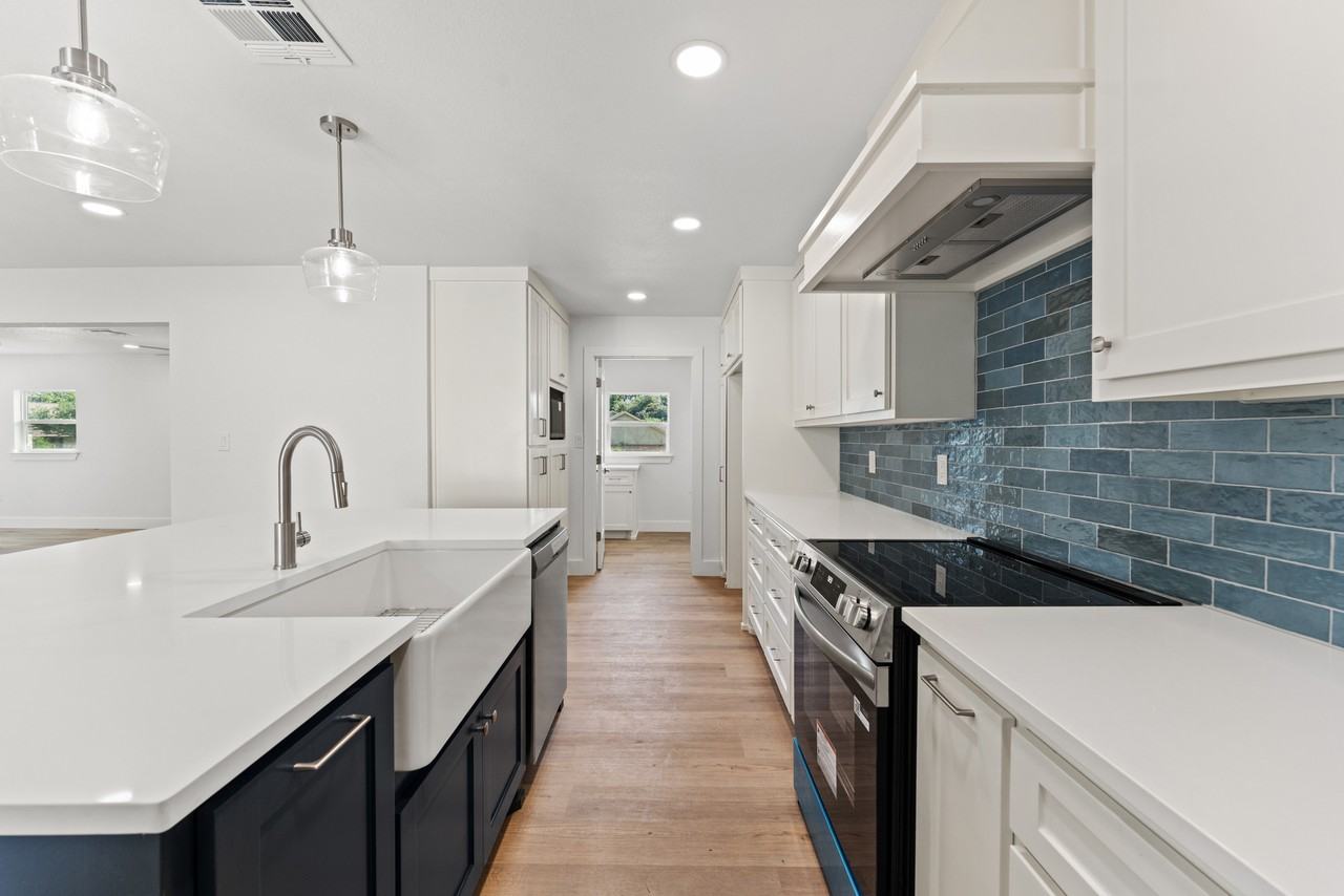 2701 Macarthur Dr #1 - Photo 3 of 10
