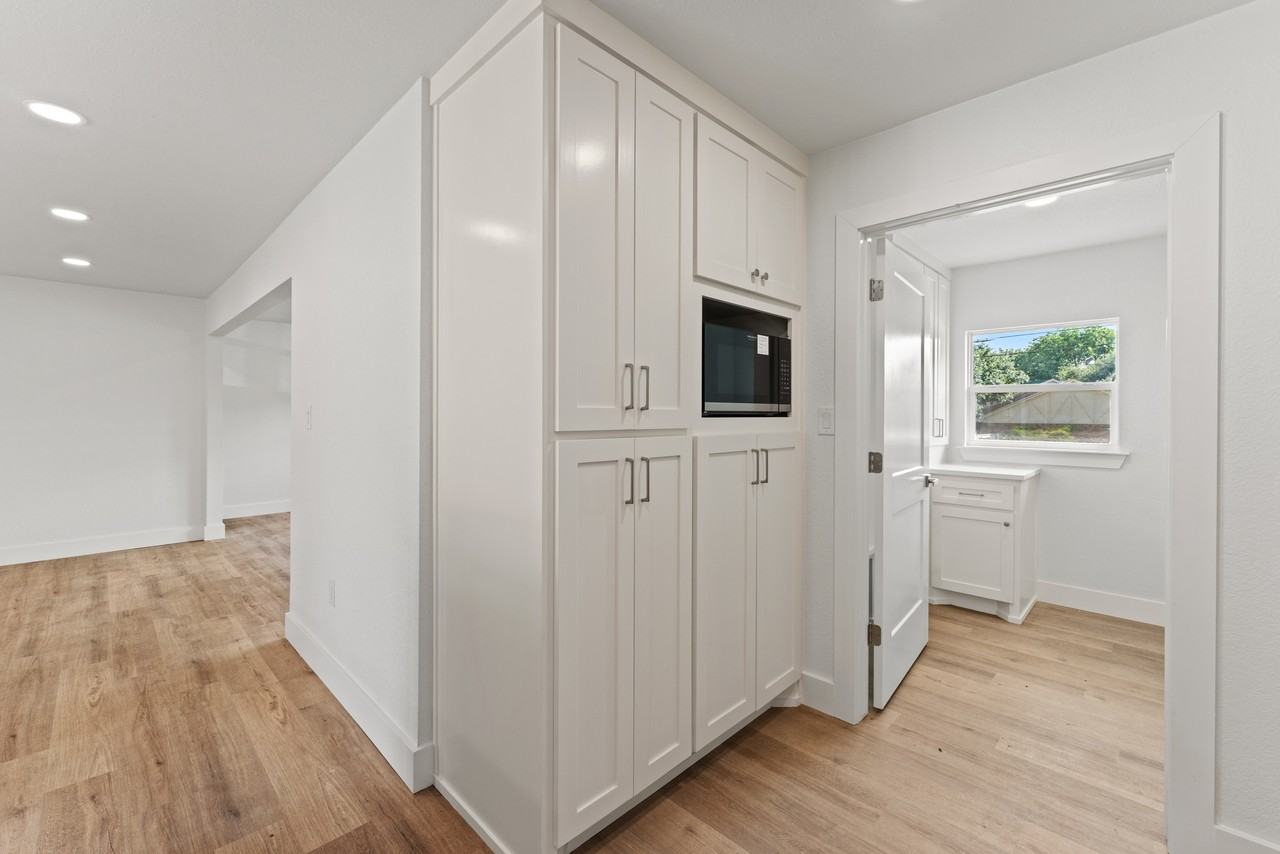 2701 Macarthur Dr #1 - Photo 4 of 10