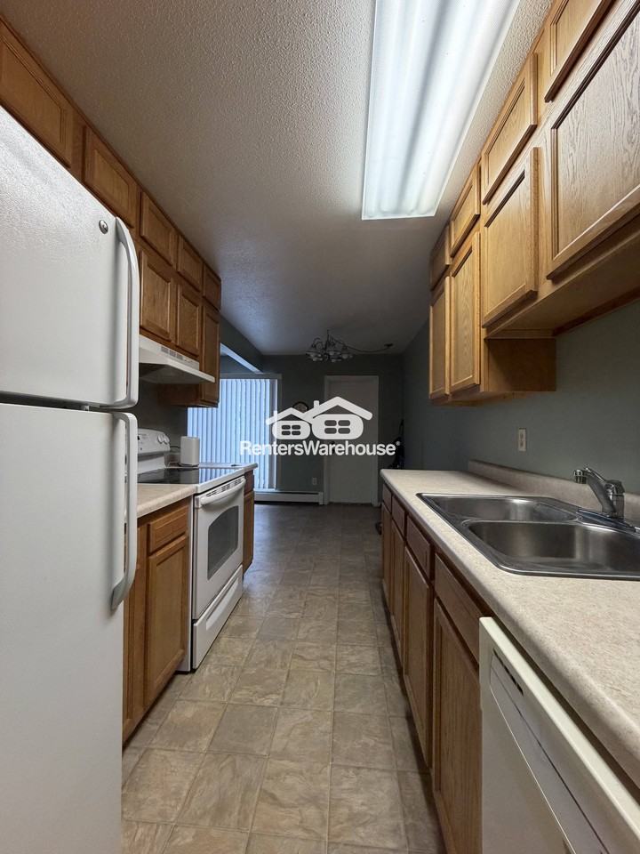 4648 Cedar Lake Rd S Apt 1 - Photo 4 of 17