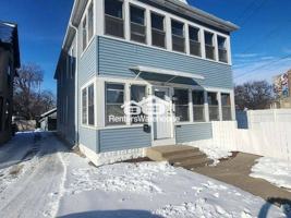 featured image of 912 4th St NE Main level