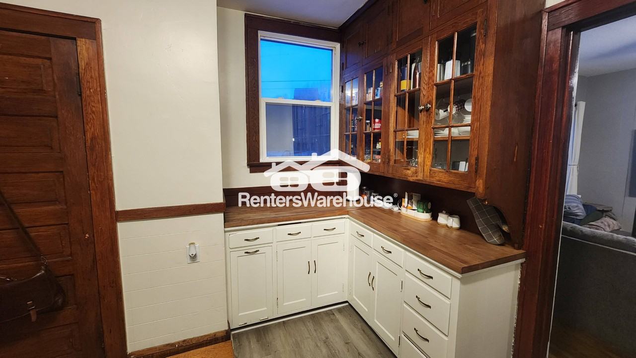 912 4th St NE Main level - Photo 2 of 14