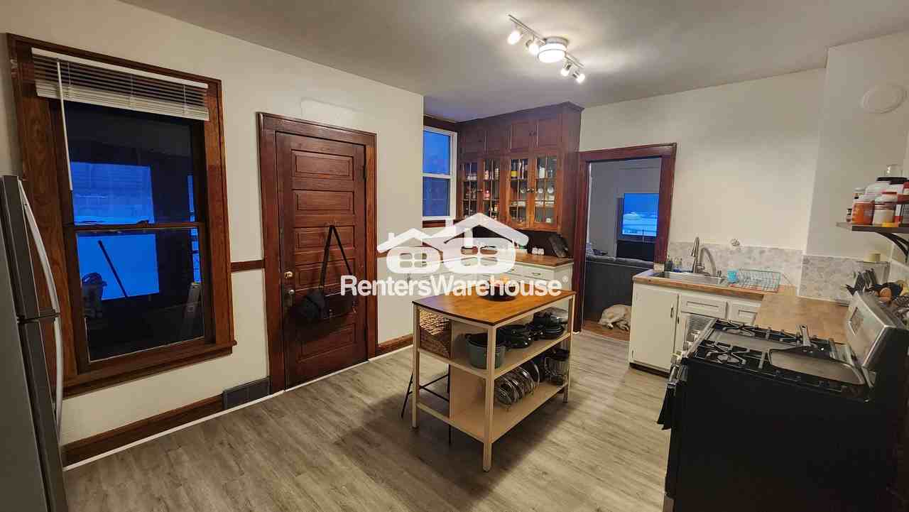 912 4th St NE Main level - Photo 4 of 14