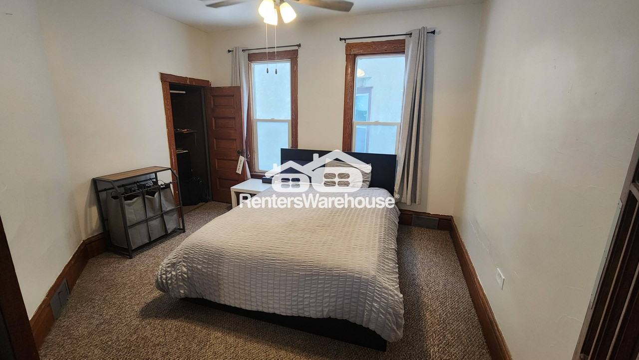 912 4th St NE Main level - Photo 7 of 14