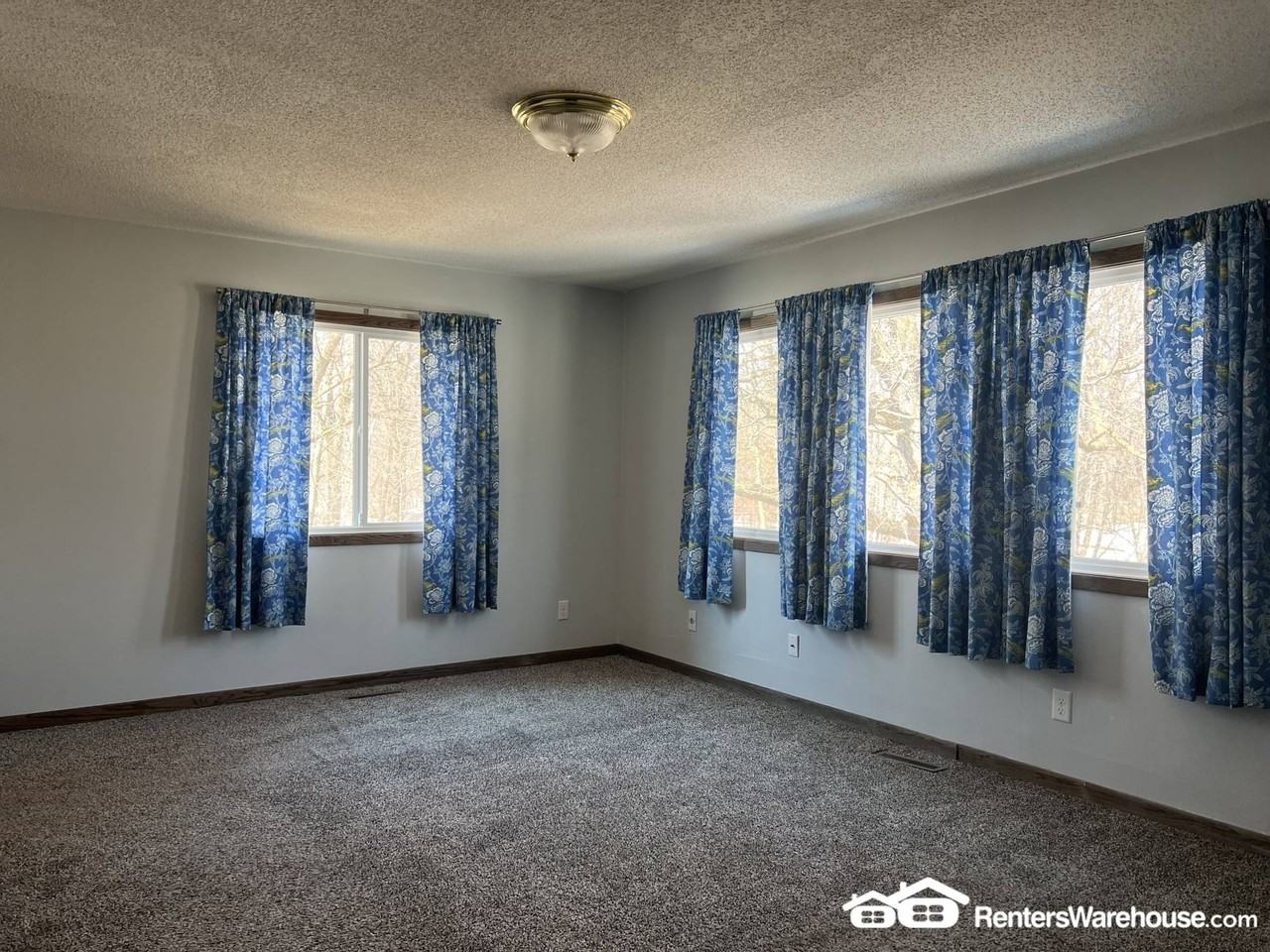 4940 115th Ave Ne - Photo 6 of 13
