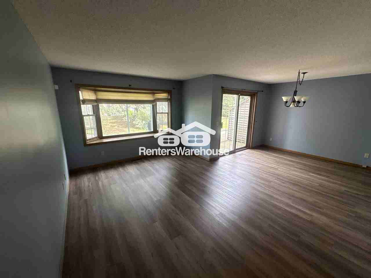 301 Kathy Ln Ne - Photo 2 of 16