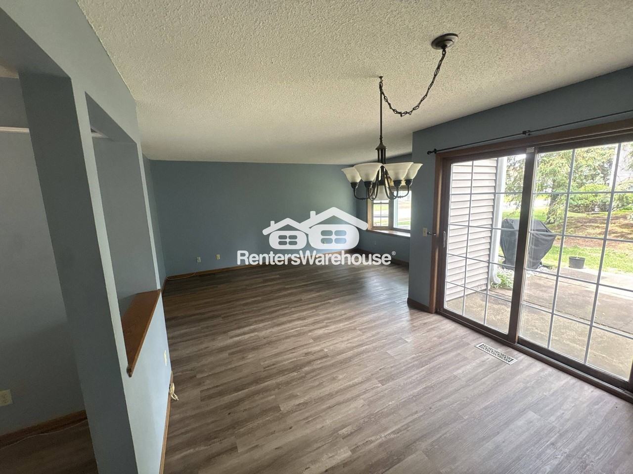 301 Kathy Ln Ne - Photo 3 of 16