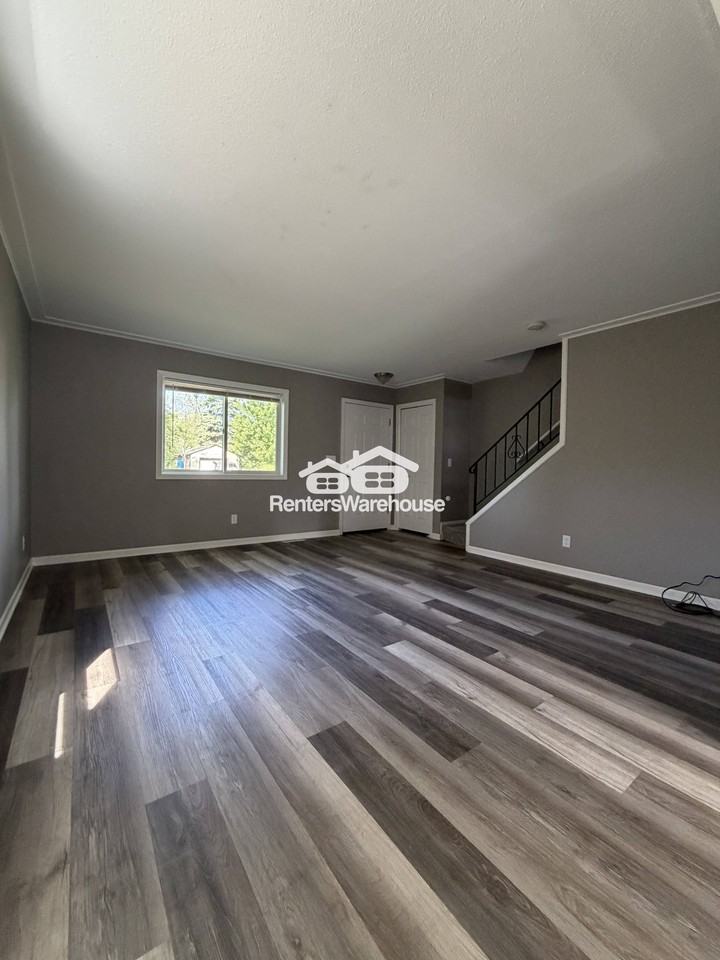 723 Tyler St Ne - Photo 3 of 20