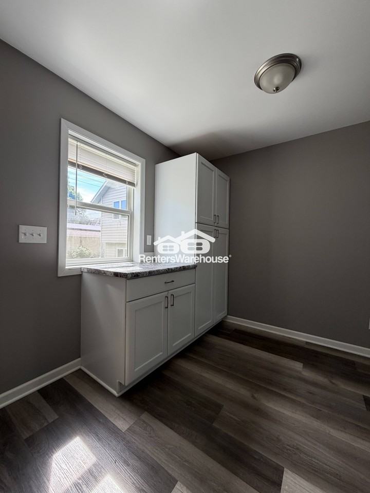 723 Tyler St Ne - Photo 7 of 20