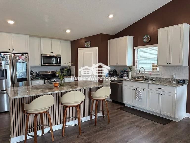 14250 Cheshire Ln N - Photo 3 of 23