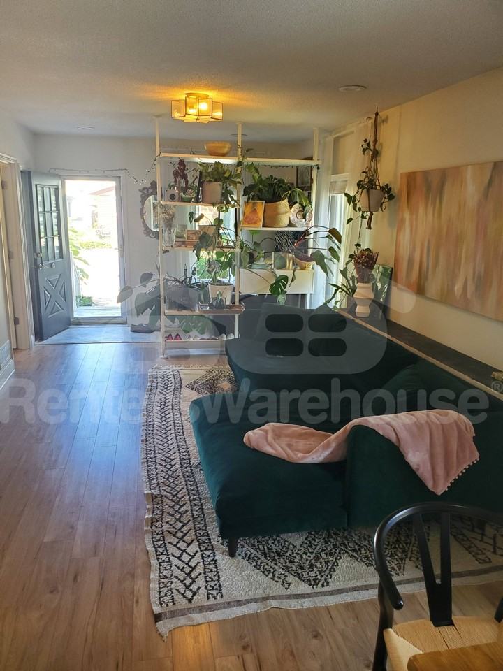 2717 Grand St Ne - Photo 2 of 23