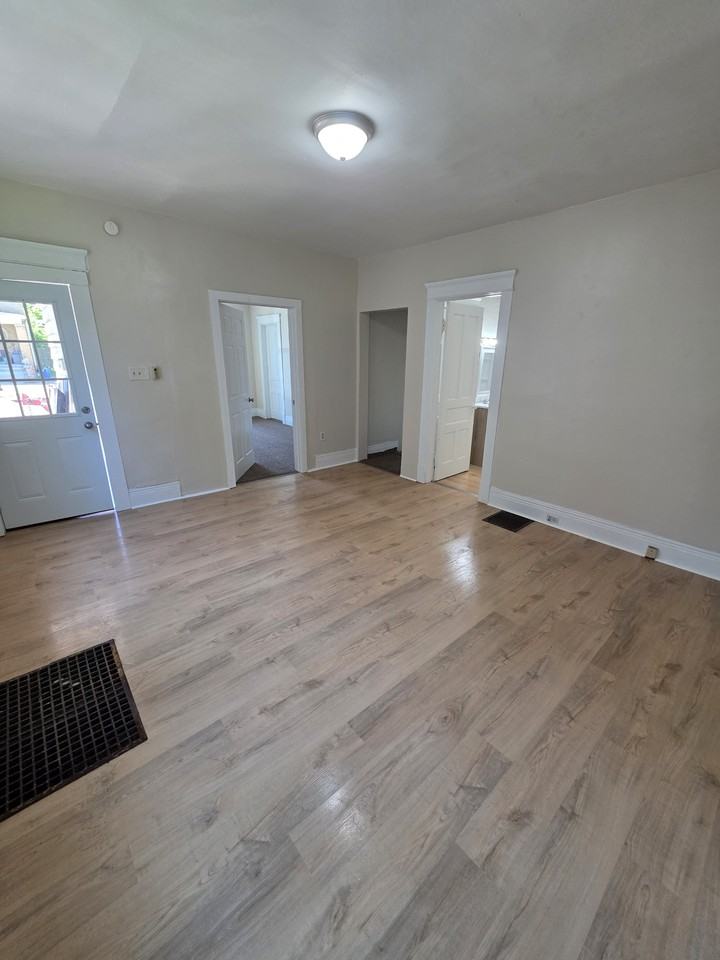 342 W 25th St 1st Fl #1 - Photo 2 of 10