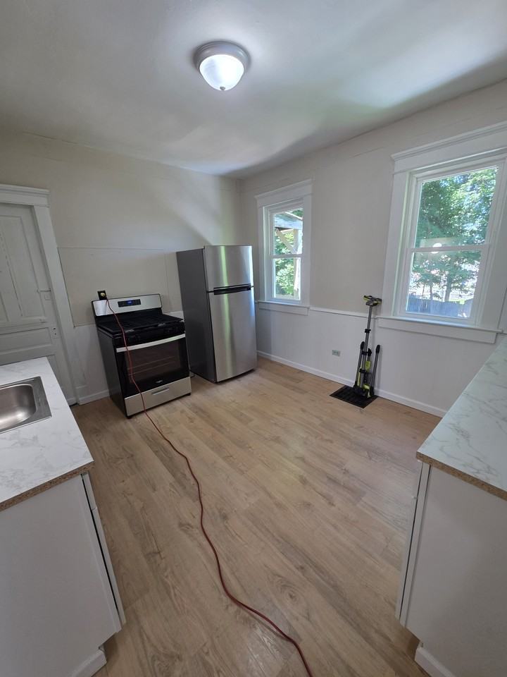342 W 25th St 1st Fl #1 - Photo 4 of 10